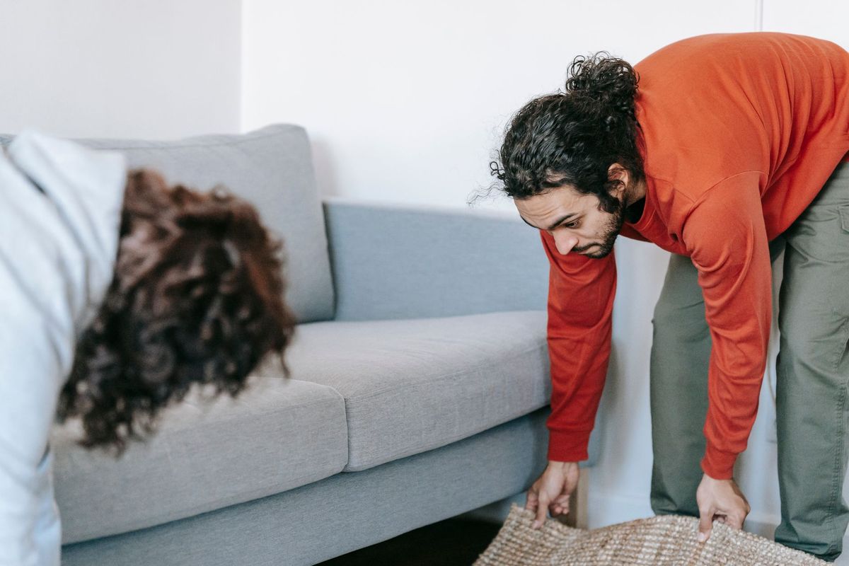 Professional carpet cleaning in a bright Banya home